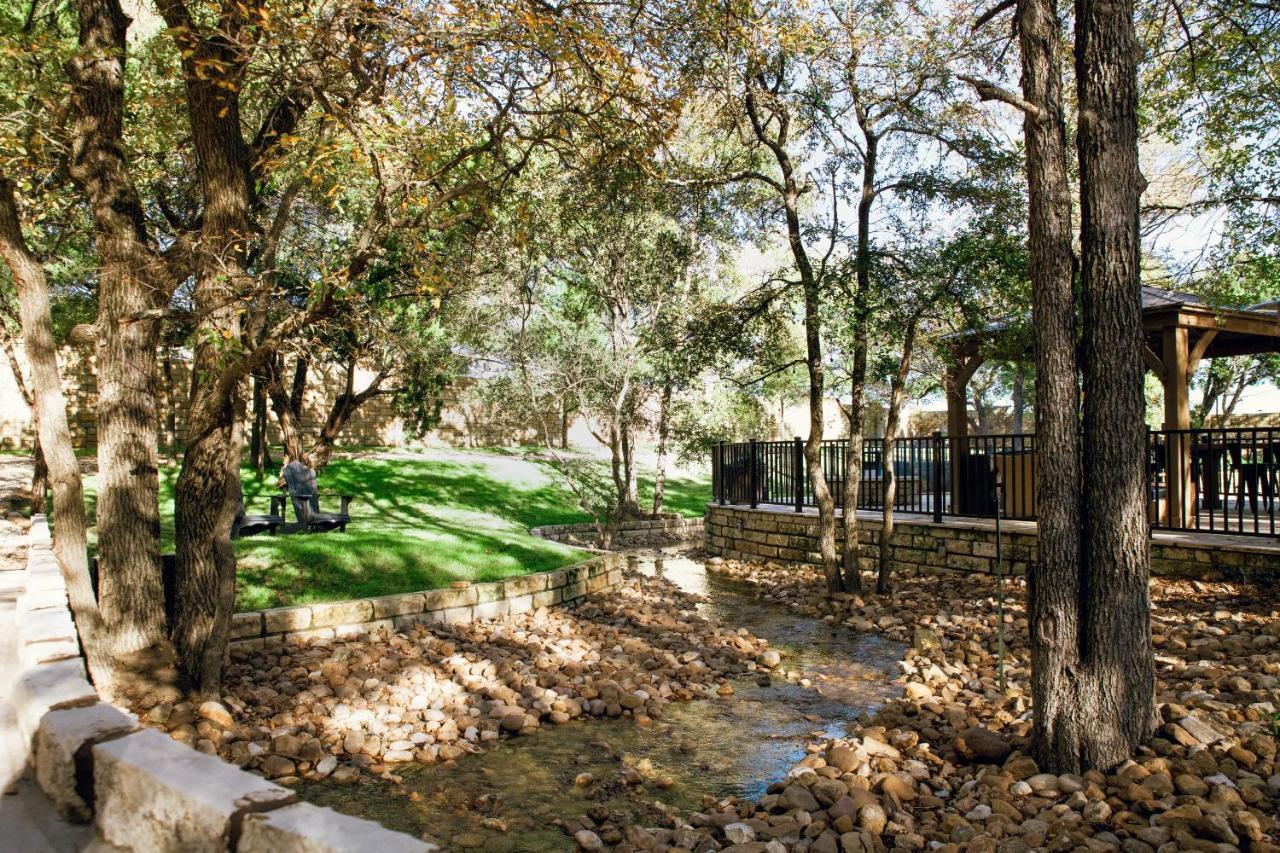 7744 Ranch Glamping Resort Austin Exterior photo