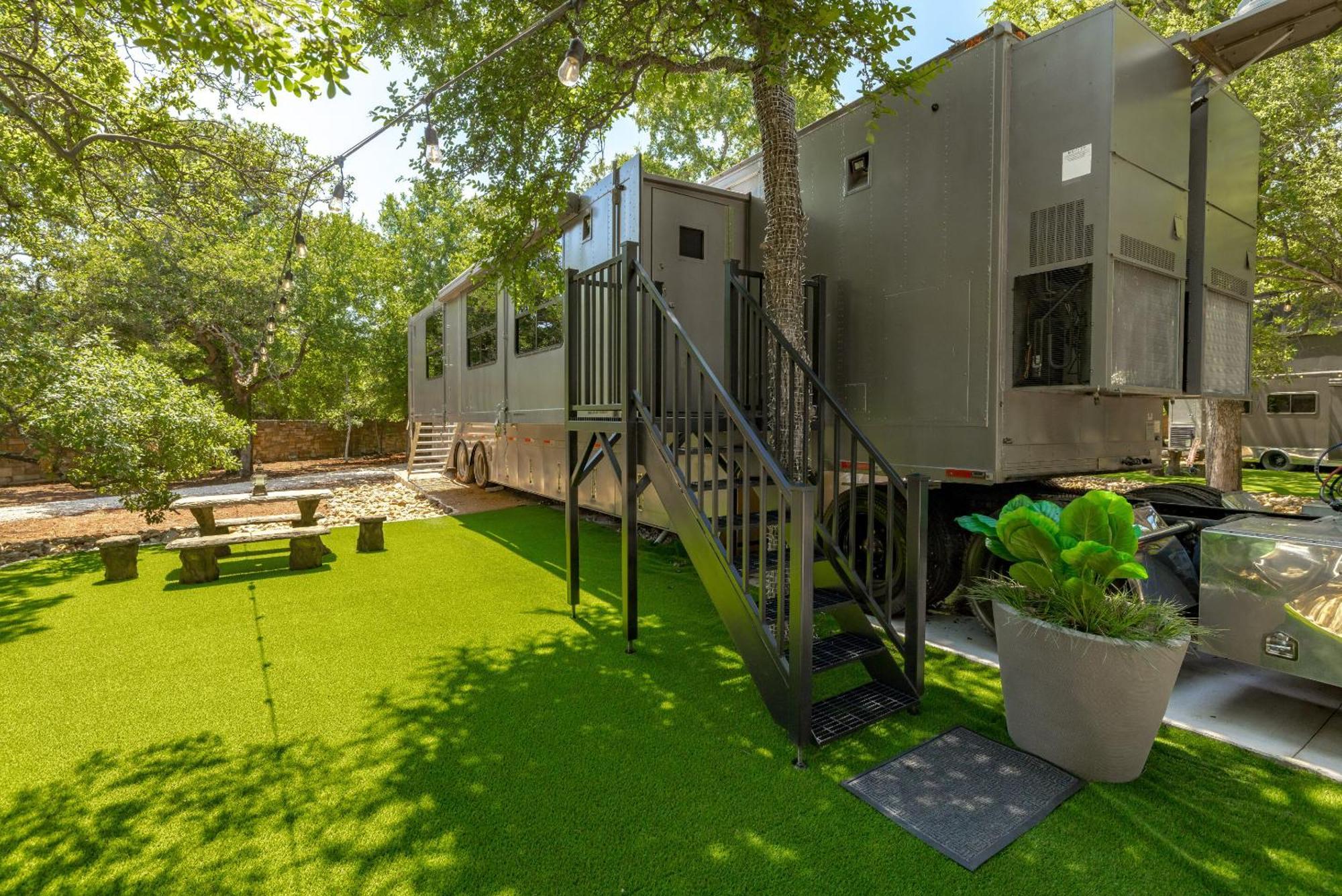7744 Ranch Glamping Resort Austin Room photo